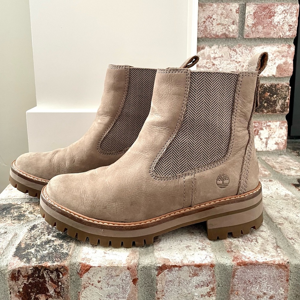 Timberland Courmayeur Valley Chelsea Boots Women’s 7 Taupe Grey Lug Sole A1RRK